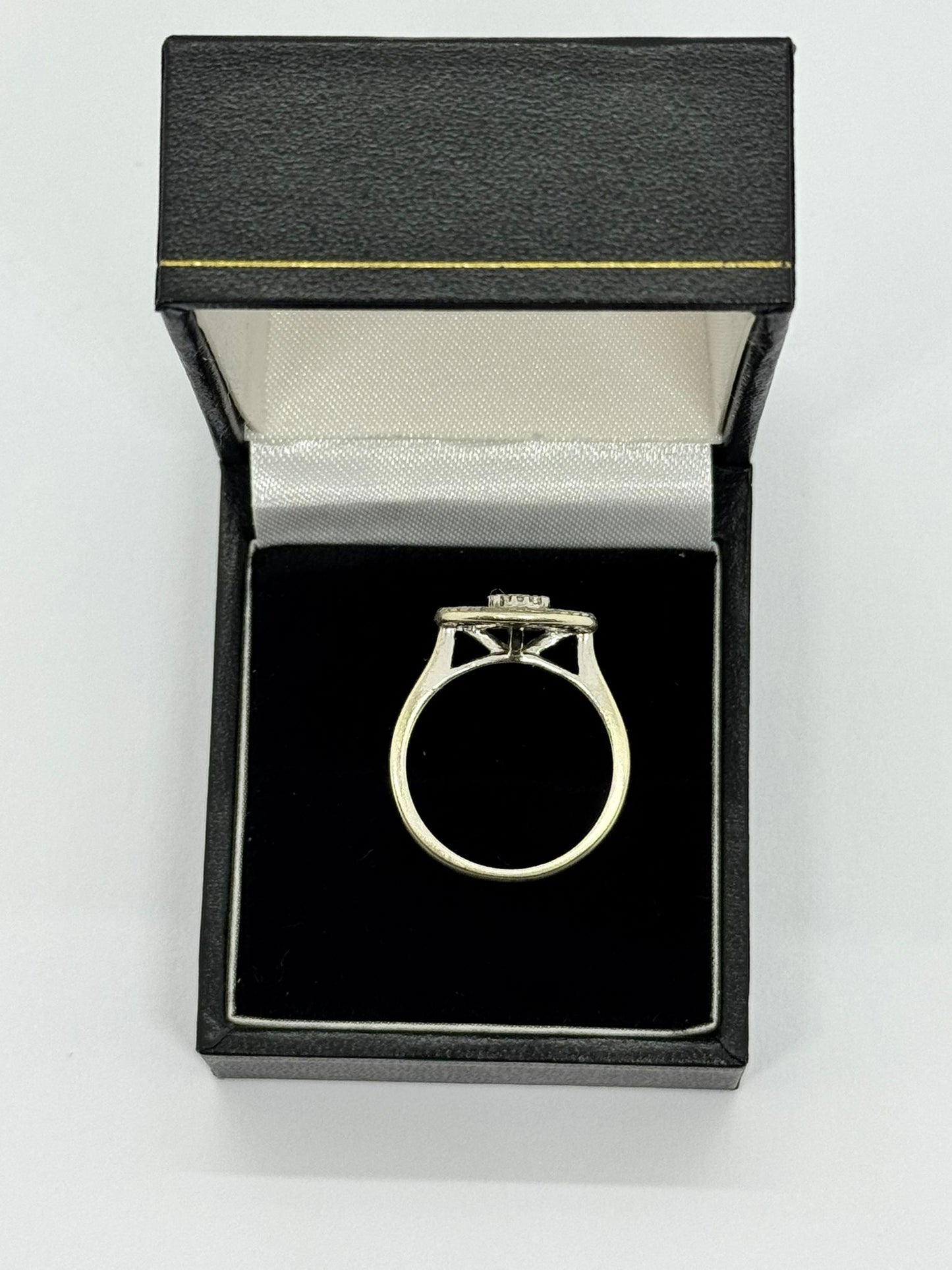 9ct Round-Cut Diamond Cluster ring