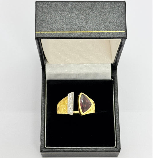 18ct purple Stn & Diamond Ring