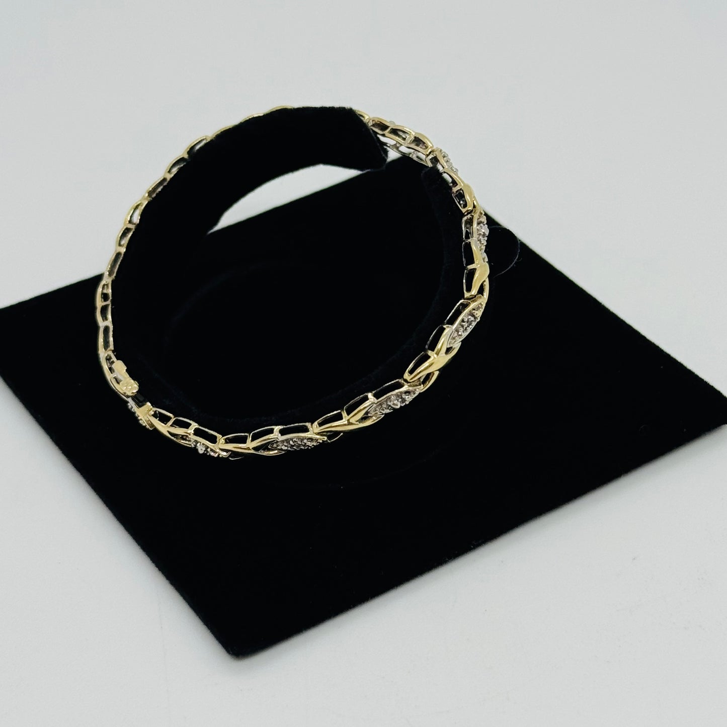 9ct Yellow Gold Ornate "Kiss" Link Bracelet