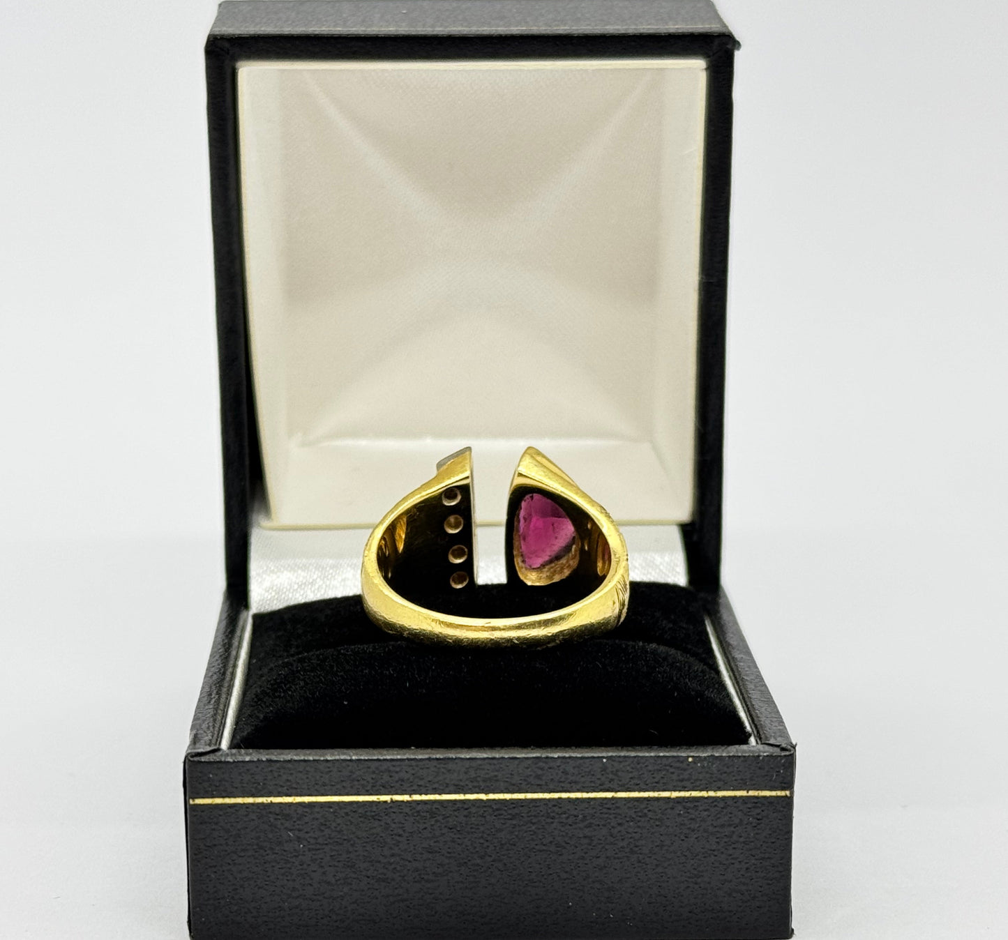 18ct purple Stn & Diamond Ring