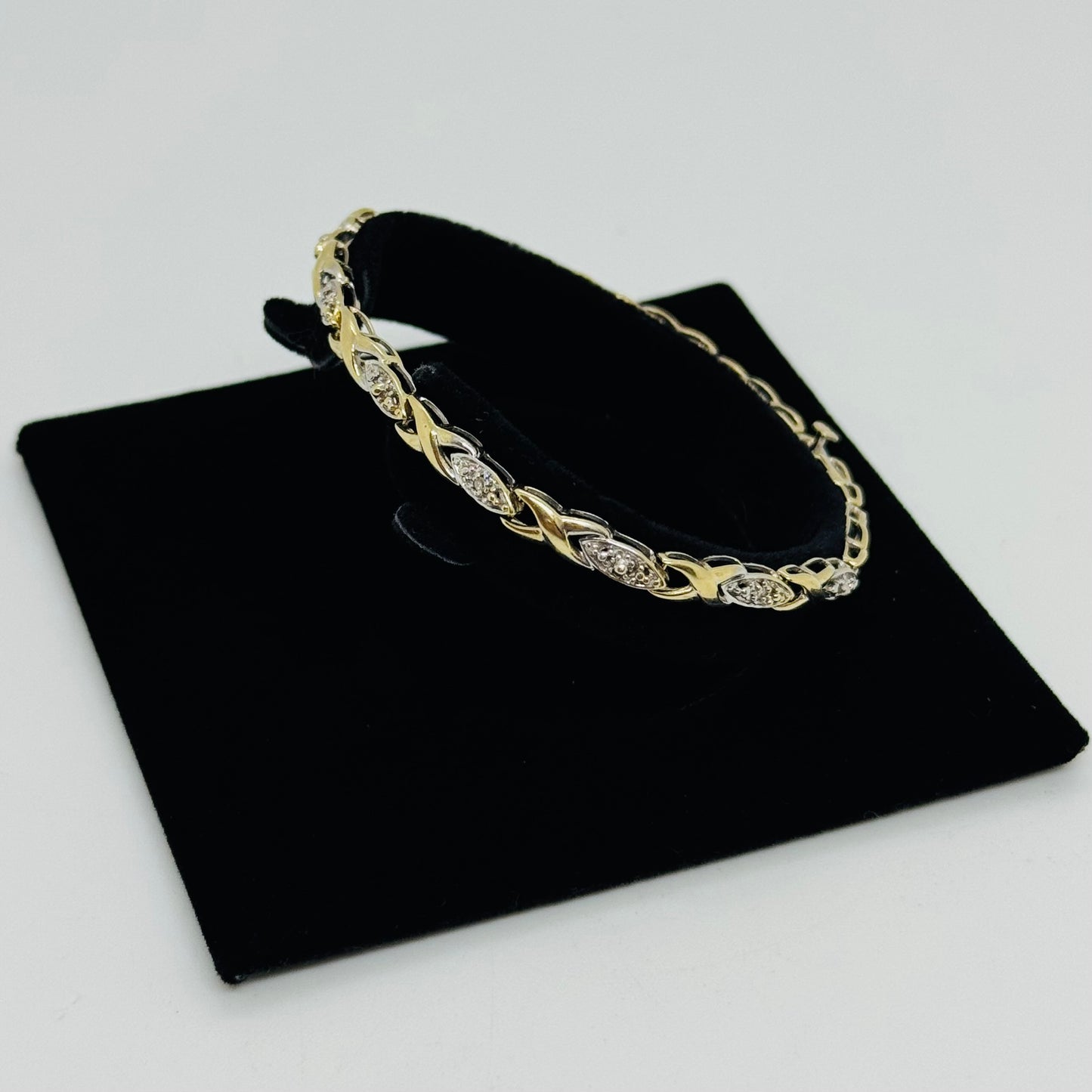 9ct Yellow Gold Ornate "Kiss" Link Bracelet