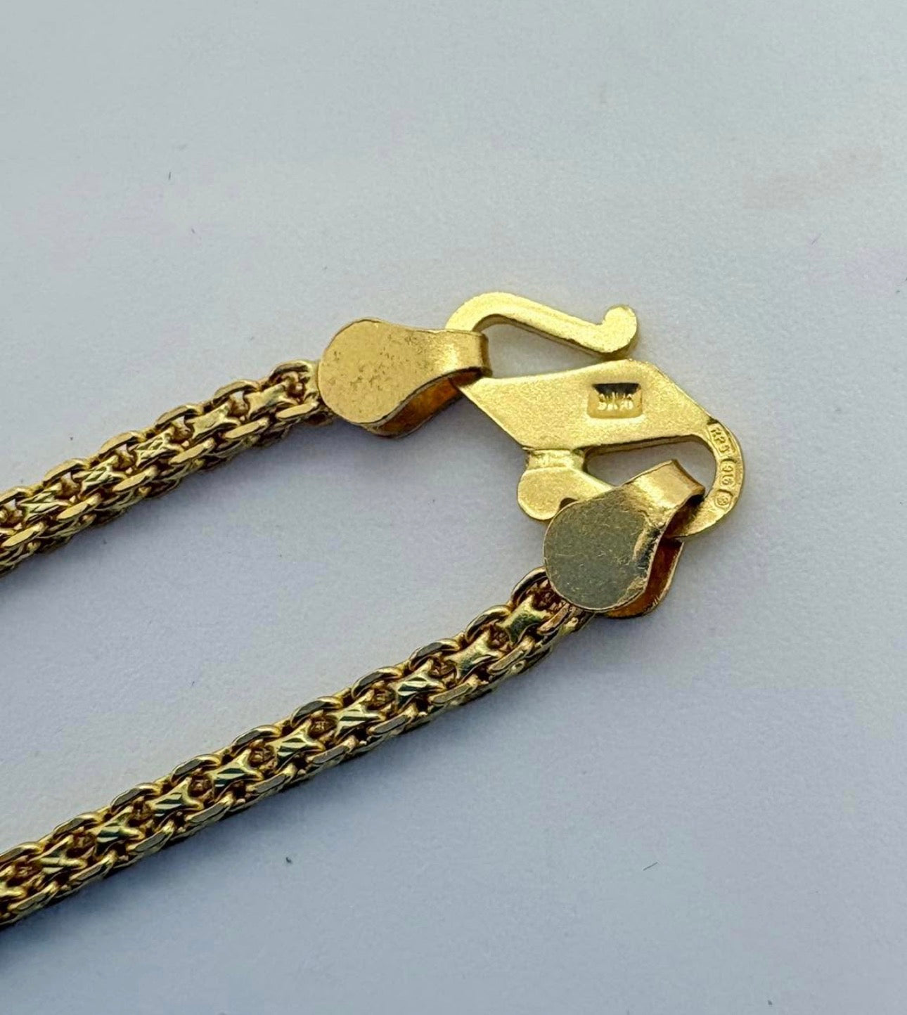 22ct Hallmarked Yellow Gold Woven Link Chain Necklace