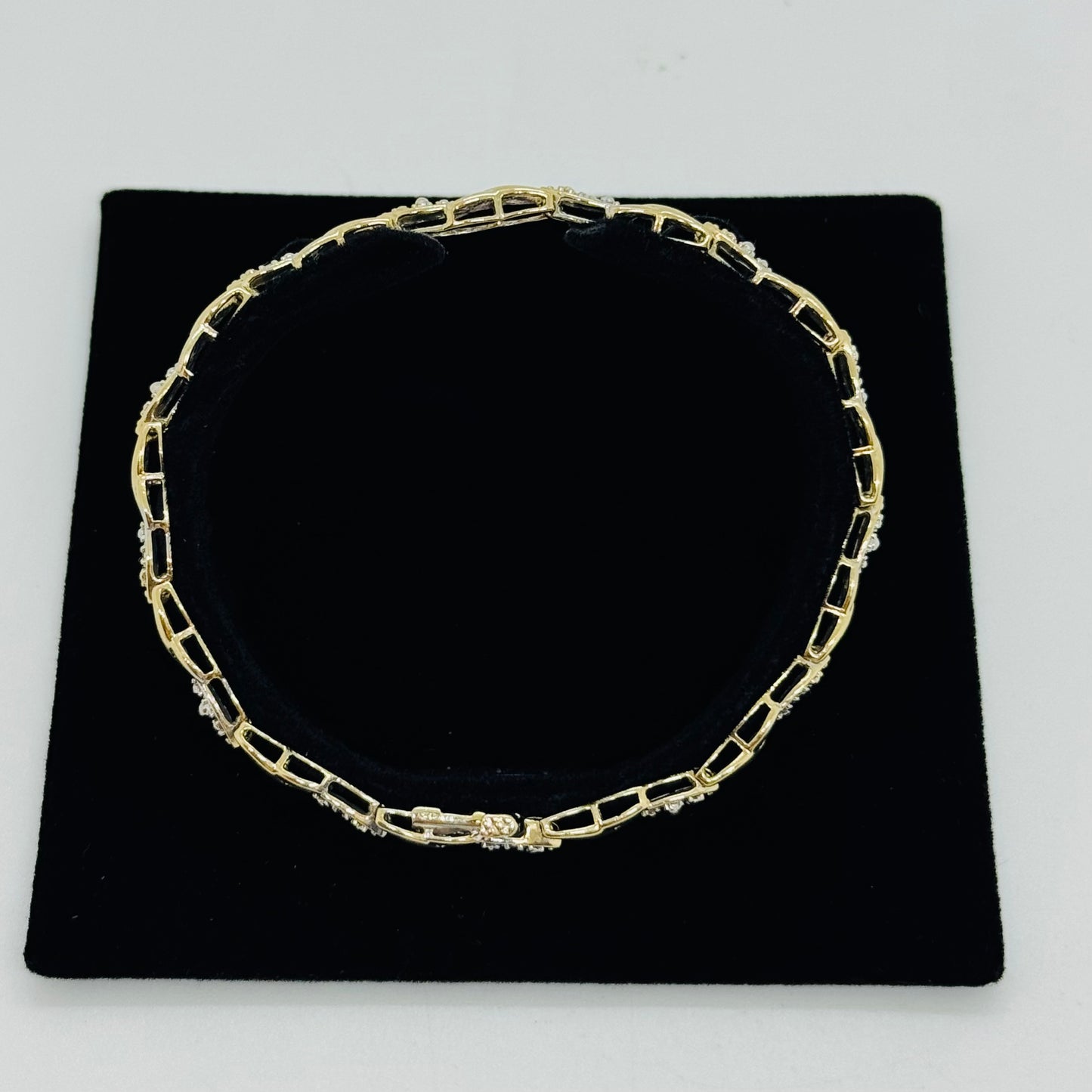 9ct Yellow Gold Ornate "Kiss" Link Bracelet
