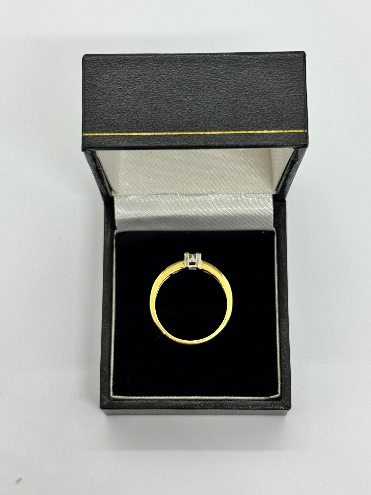 18ct 4 Stone Set Diamond Ring