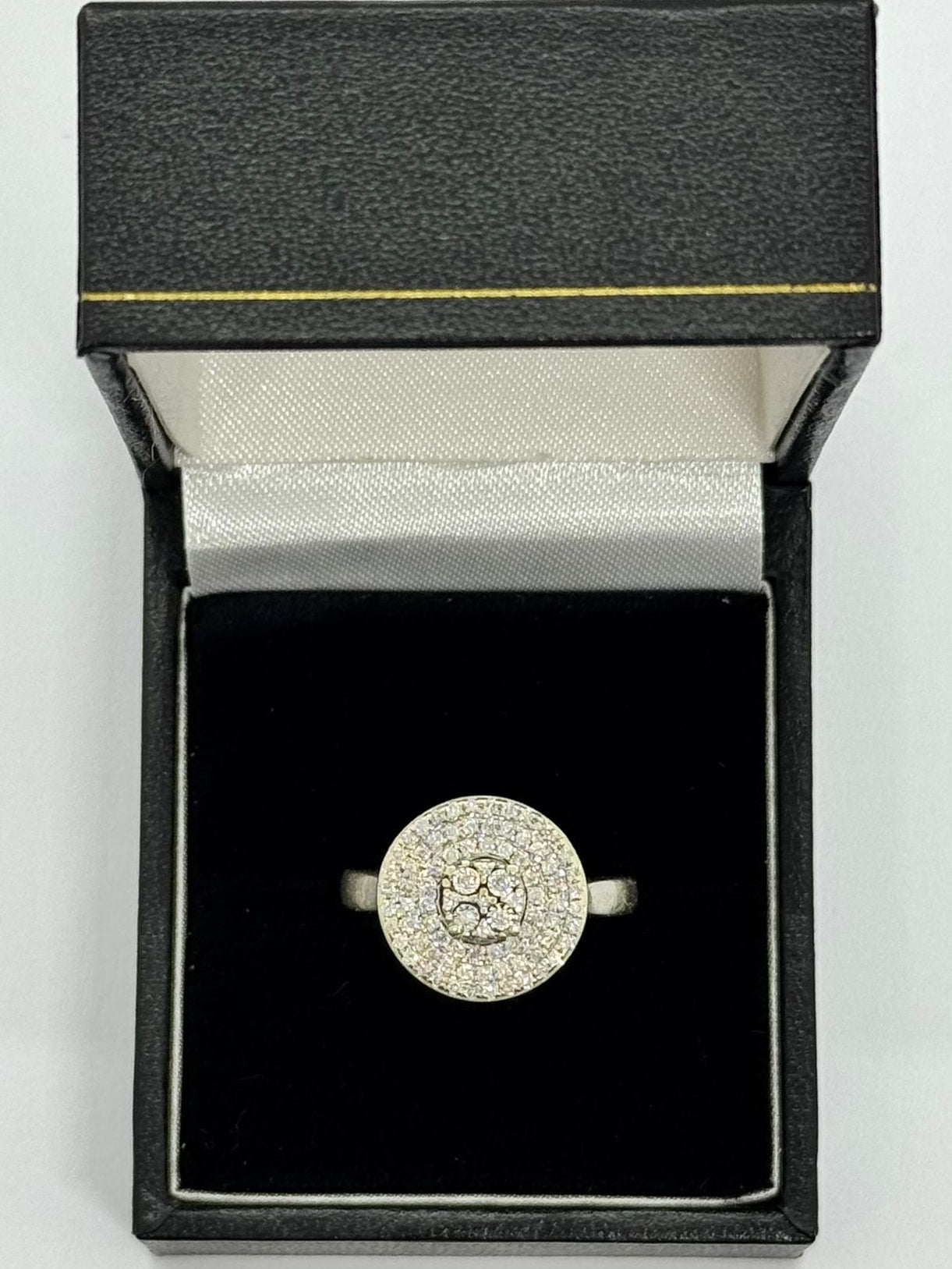 9ct Round-Cut Diamond Cluster ring