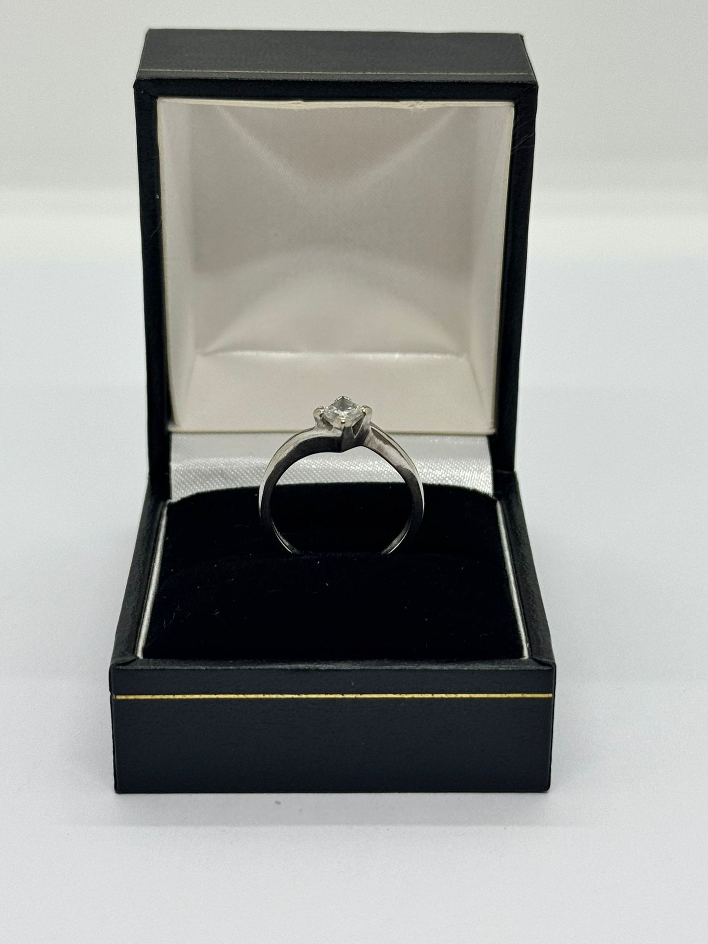 18ct White Gold Square Diamond ring