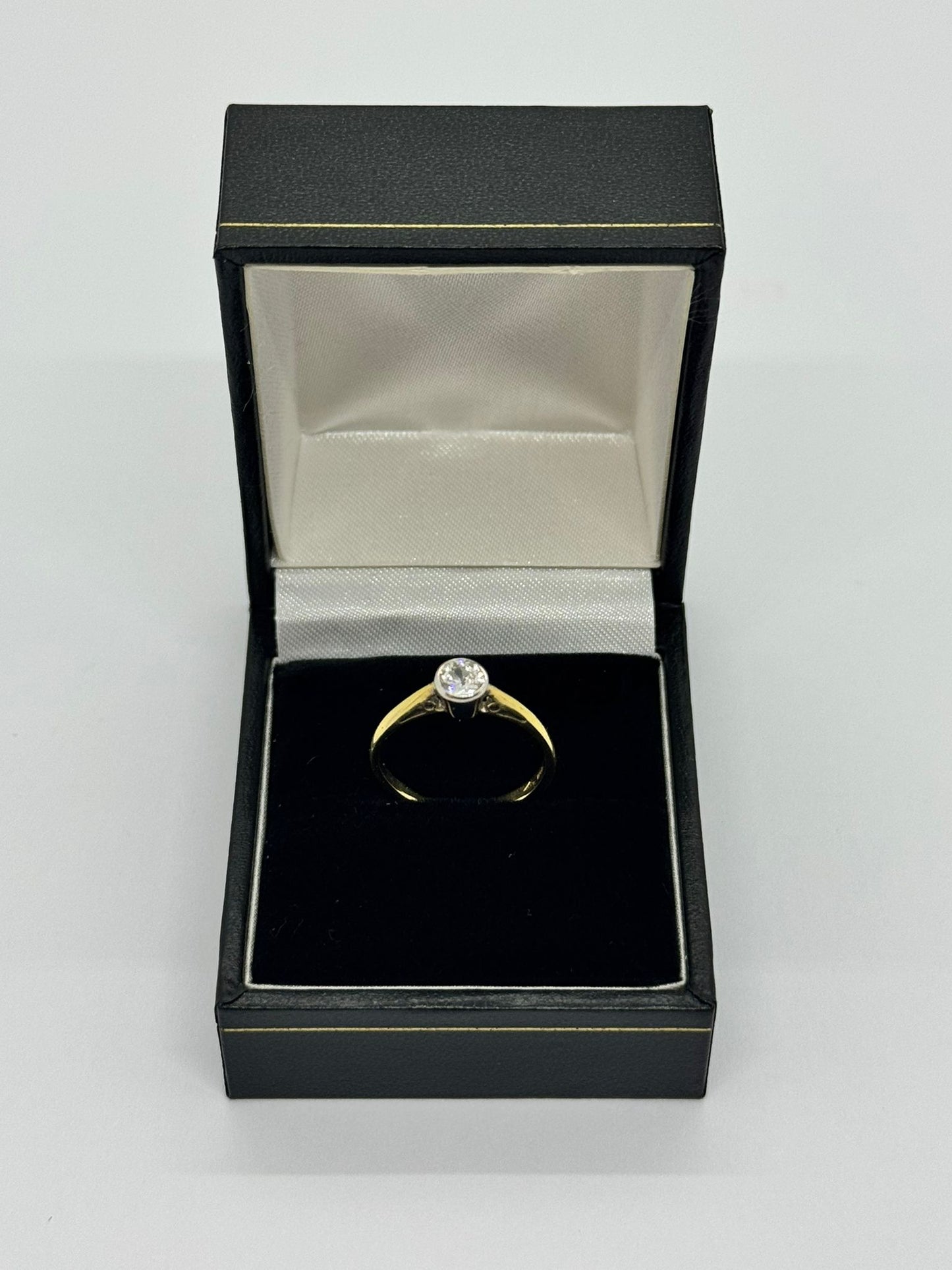 18ct Solitaire Diamond ring