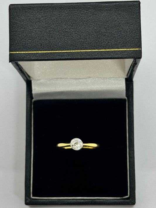 18ct Solitaire Diamond ring