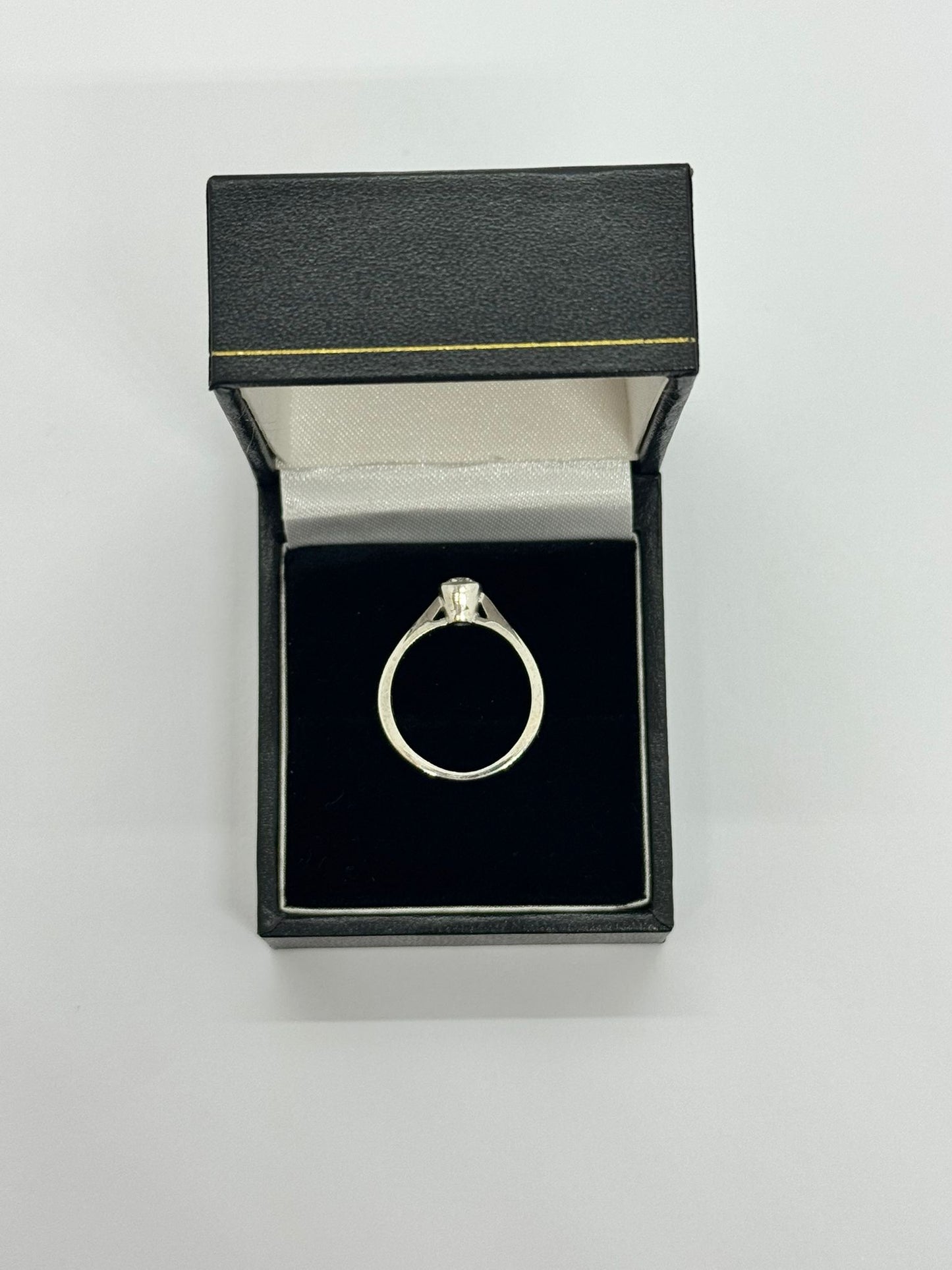 18ct White Gold Solitaire Diamond ring