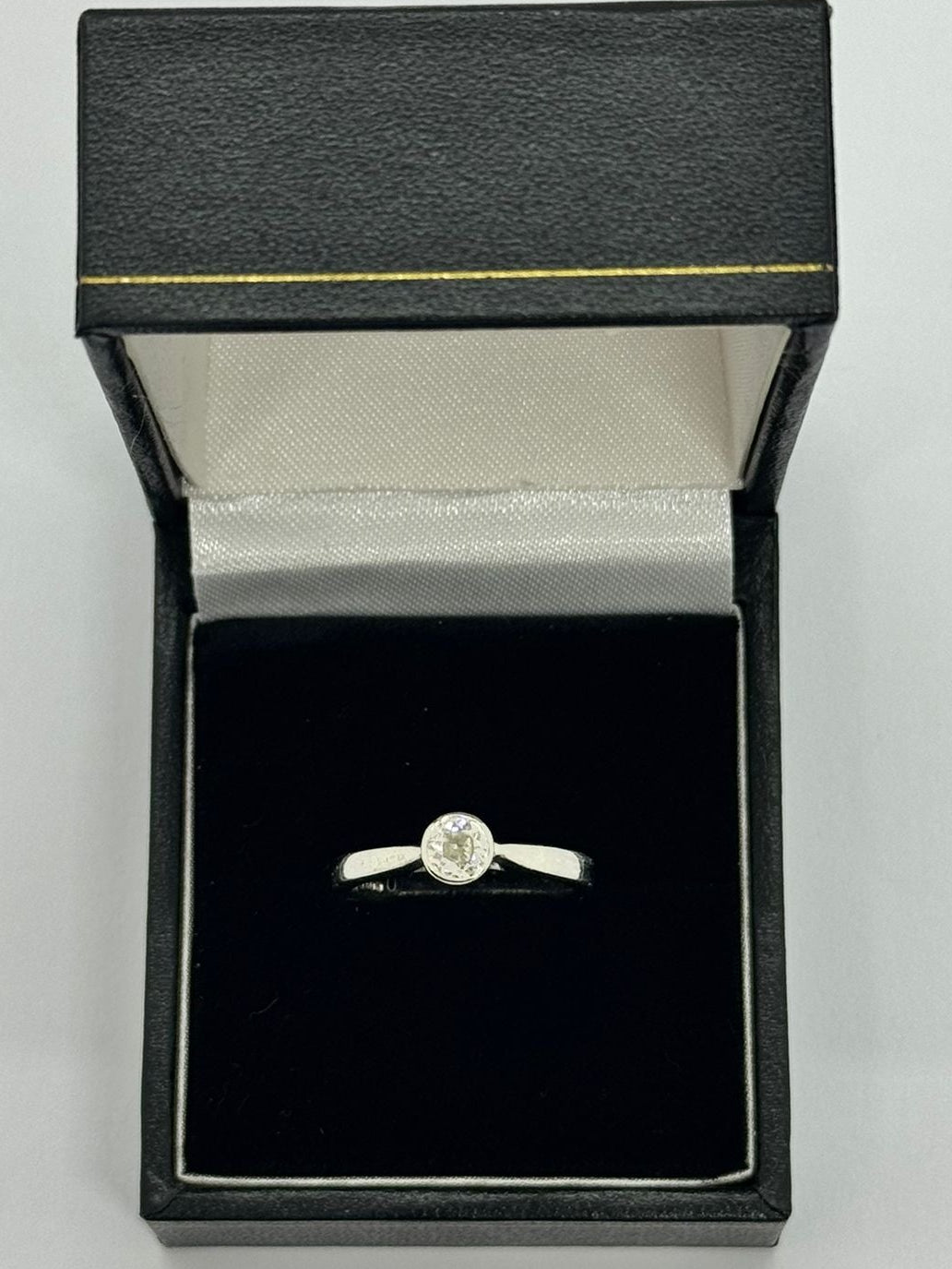 18ct White Gold Solitaire Diamond ring