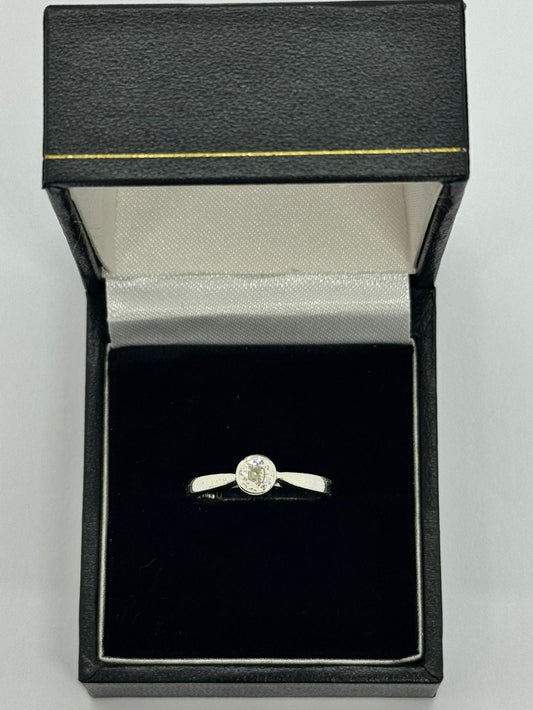 18ct White Gold Solitaire Diamond ring
