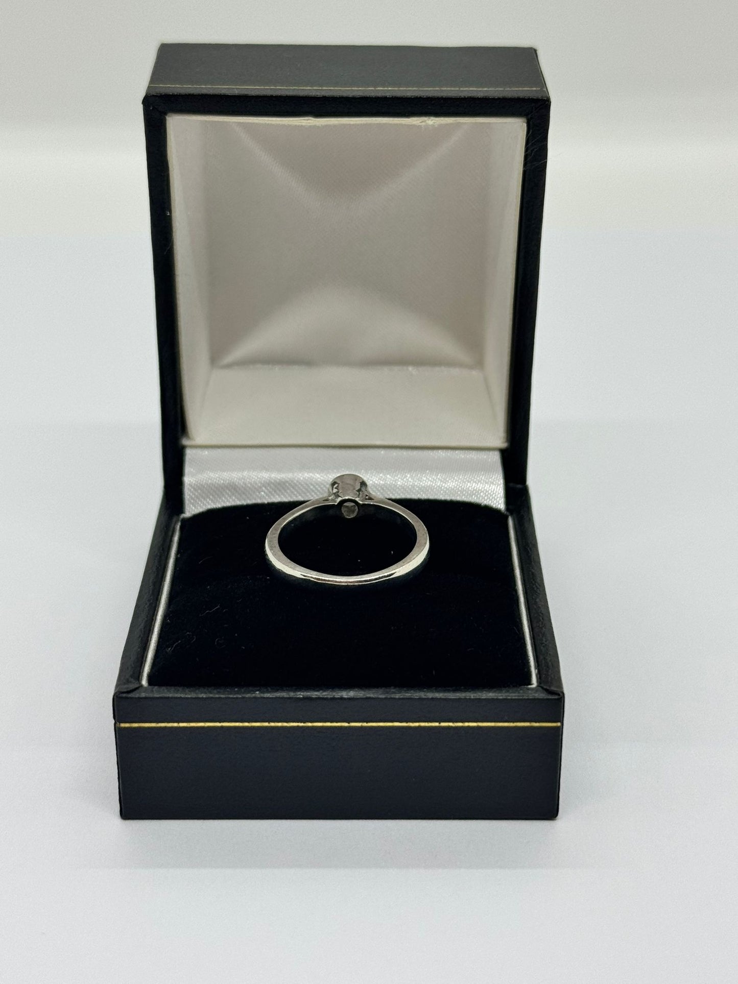 18ct White Gold Solitaire Diamond ring