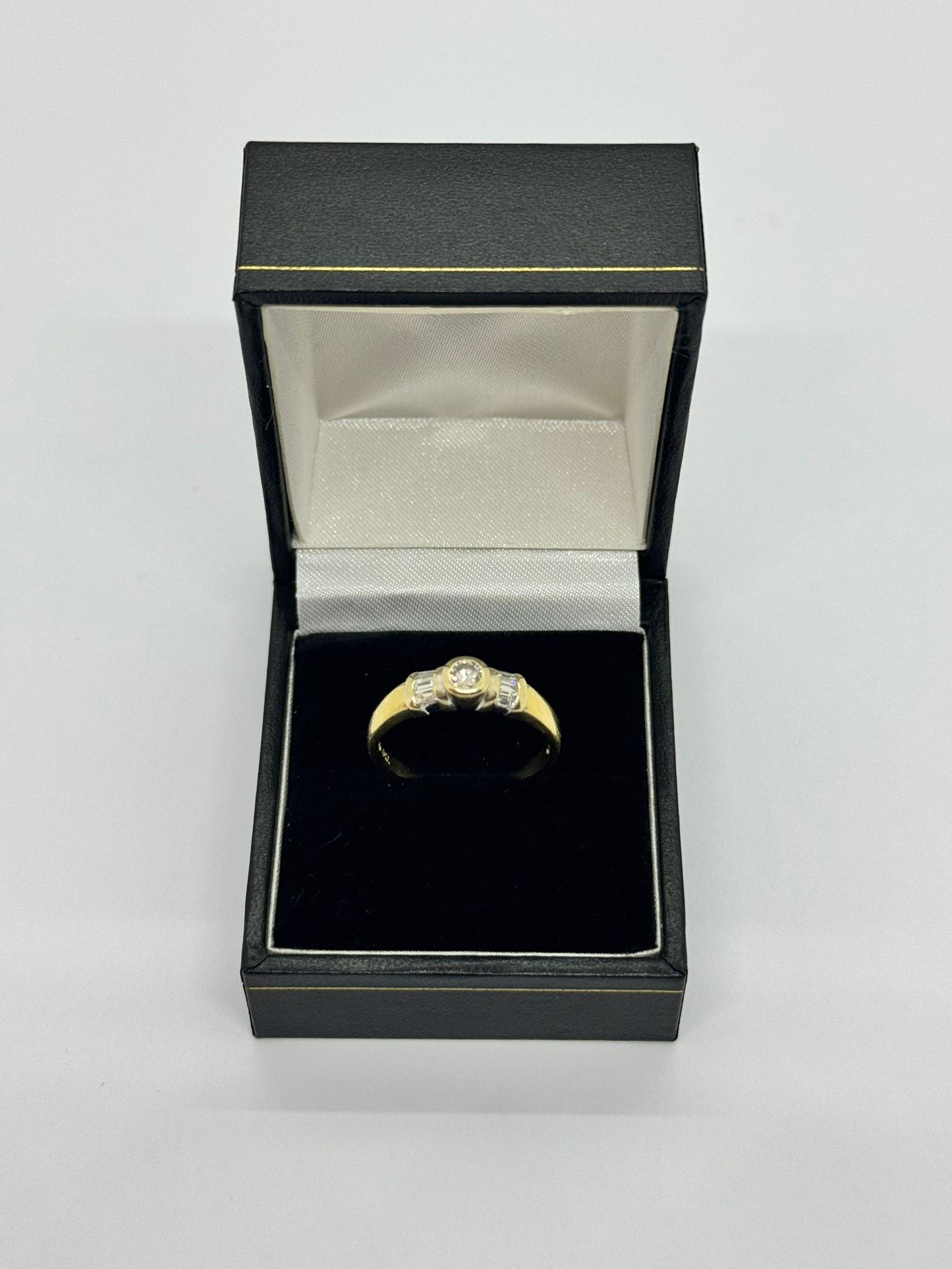 18ct Diamond Set Ring