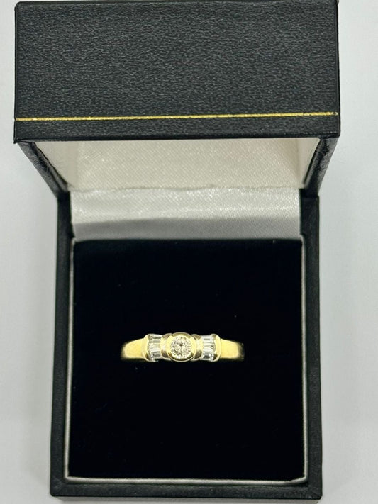 18ct Diamond Set Ring