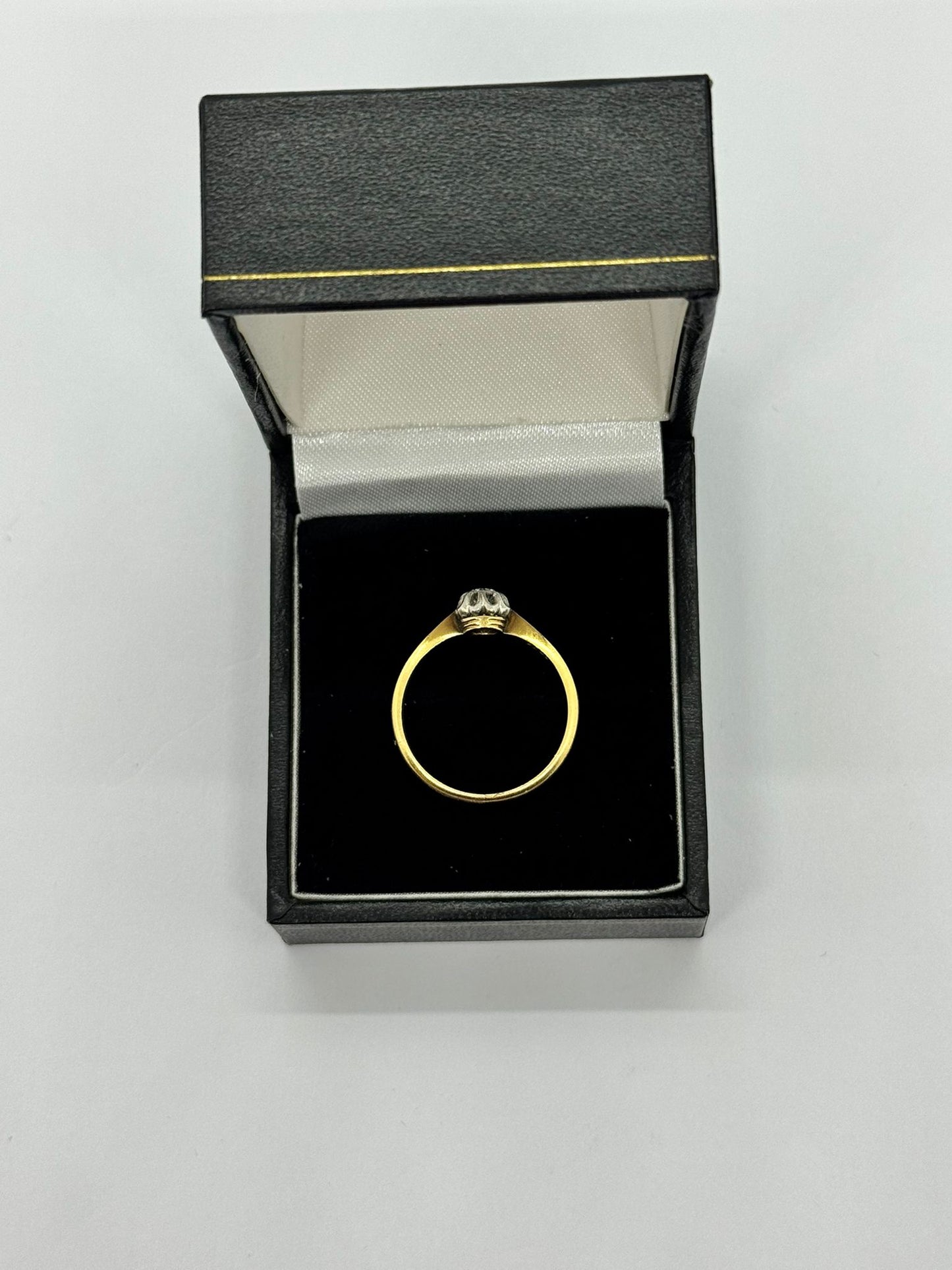 18ct 8 Claw Diamond Single Stone  ring