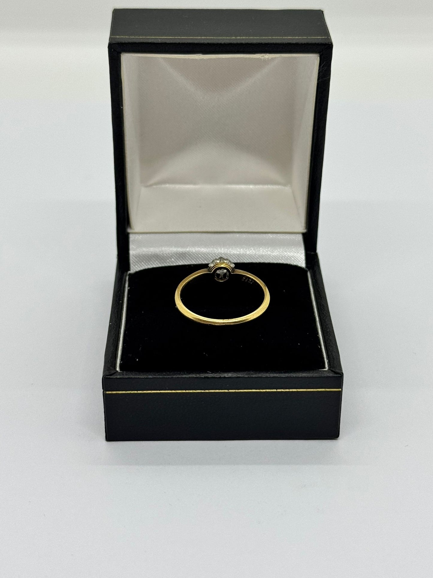 18ct 8 Claw Diamond Single Stone  ring