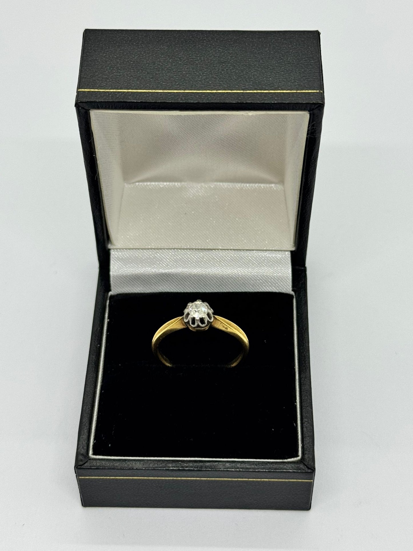 18ct 8 Claw Diamond Single Stone  ring