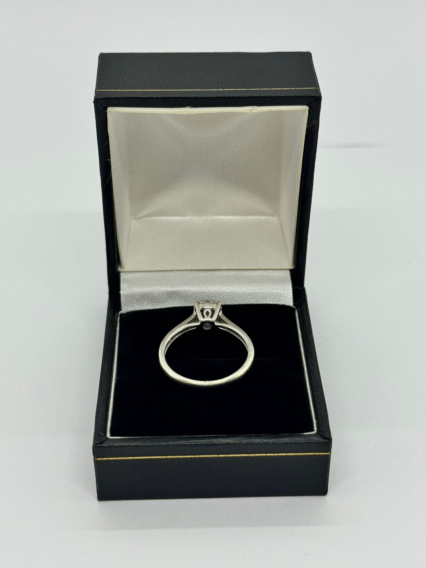 9ct W/G Diamond Cluster Ring