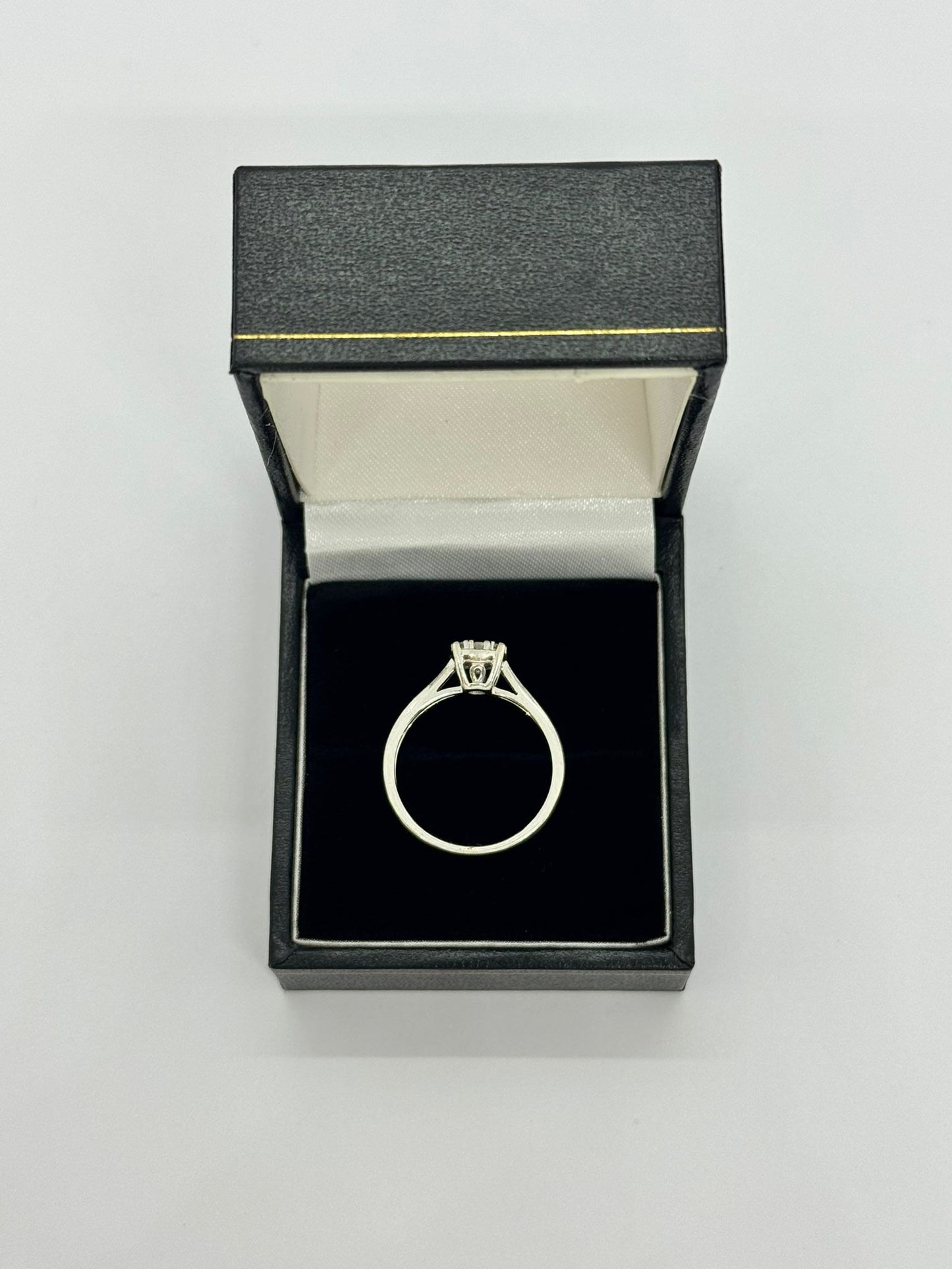 9ct W/G Diamond Cluster Ring